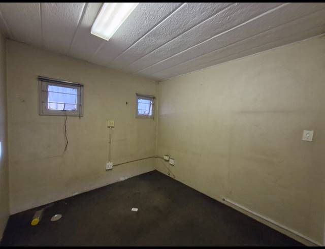 240M² FACTORY TO LET IN DRIEHOEK